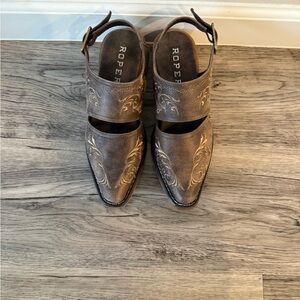 Roper Women's Brown Embroidered Mules